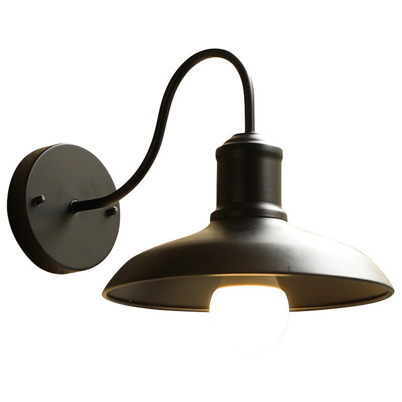 Retro Loft Dome Żelazo Zewnętrzny Wodoodporny 1-Świetlny Zakrzywiony Ramie Ścienna Lampa Sconce | Karnz
