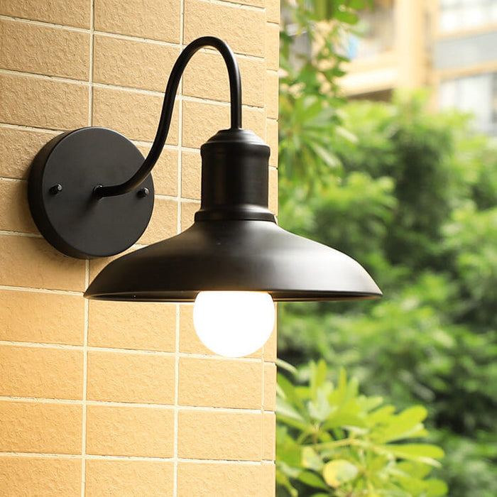 Retro Loft Dome Żelazo Zewnętrzny Wodoodporny 1-Świetlny Zakrzywiony Ramie Ścienna Lampa Sconce | Karnz