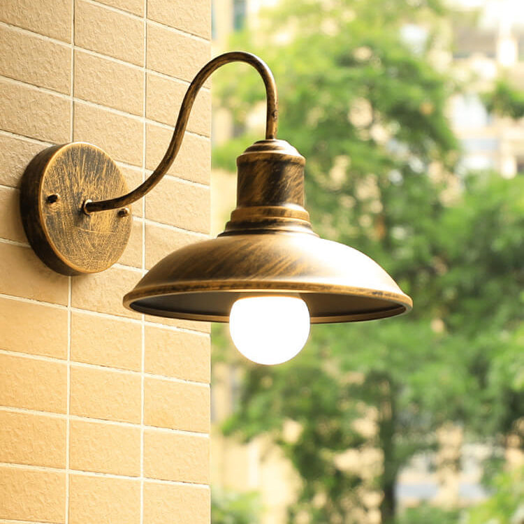 Retro Loft Dome Żelazo Zewnętrzny Wodoodporny 1-Świetlny Zakrzywiony Ramie Ścienna Lampa Sconce | Karnz