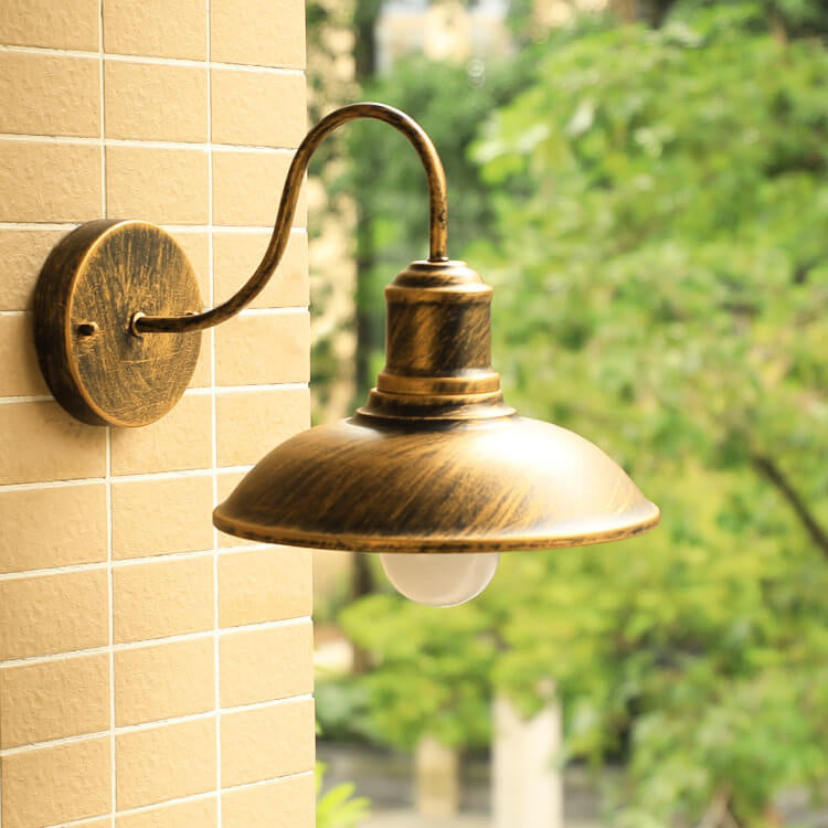 Retro Loft Dome Żelazo Zewnętrzny Wodoodporny 1-Świetlny Zakrzywiony Ramie Ścienna Lampa Sconce | Karnz