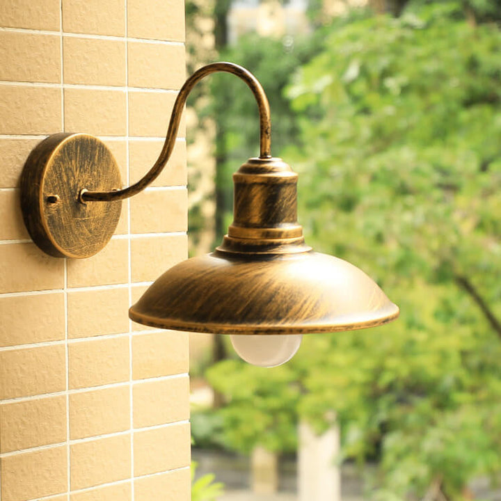 Retro Loft Dome Żelazo Zewnętrzny Wodoodporny 1-Świetlny Zakrzywiony Ramie Ścienna Lampa Sconce | Karnz