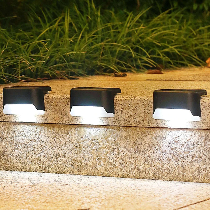 Wodoodporne solarne lampy schodowe do użytku zewnętrznego (4 sztuki)
