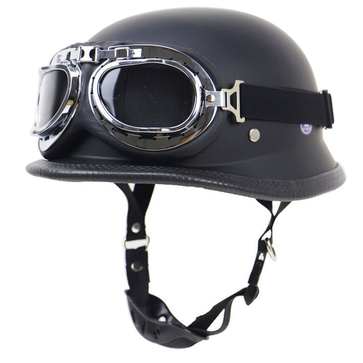 Vintage kask motocyklowy z ochronnymi goglami Karnz
