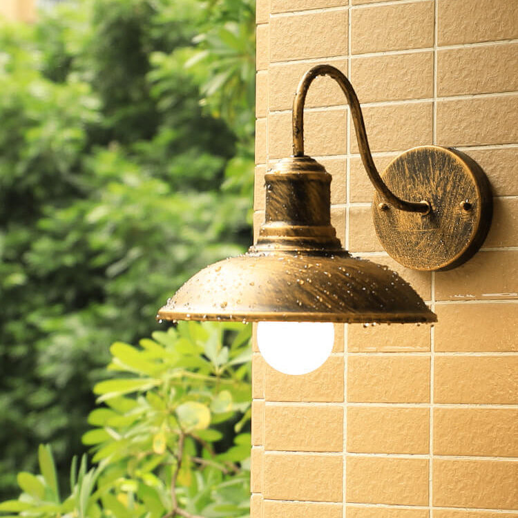 Retro Loft Dome Żelazo Zewnętrzny Wodoodporny 1-Świetlny Zakrzywiony Ramie Ścienna Lampa Sconce | Karnz