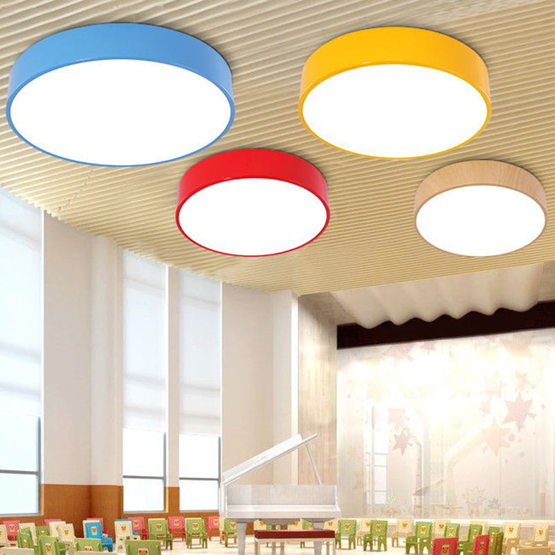 Lampka sufitowa LED do pokoju dziecięcego - Kolorowy design z regulowanym światłem i pilotem | Karnz