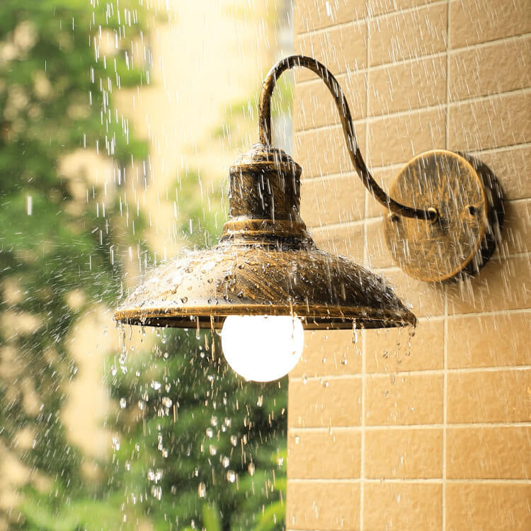 Retro Loft Dome Żelazo Na Zewnątrz Wodoodporna Lampa Ścienna Szkło Łukowe 1-Światło | Karnz