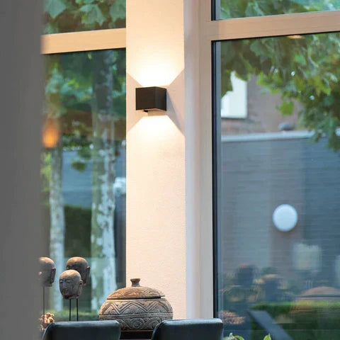 Nowoczesna lampa ścienna LED dla stylowych akcentów w mieszkaniu
