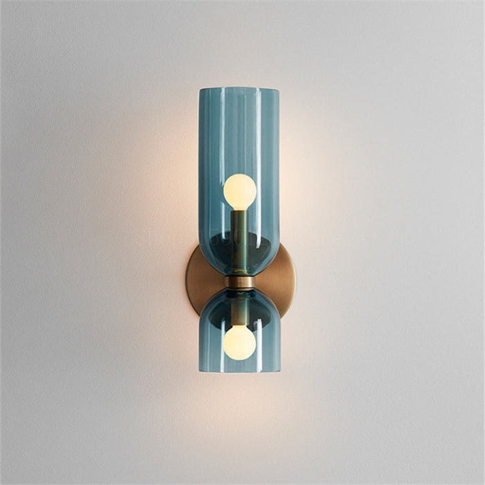 Elegancka lampa ścienna z podwójnymi kloszami