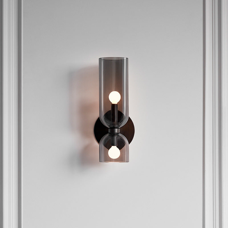 Elegancka lampa ścienna z podwójnymi kloszami