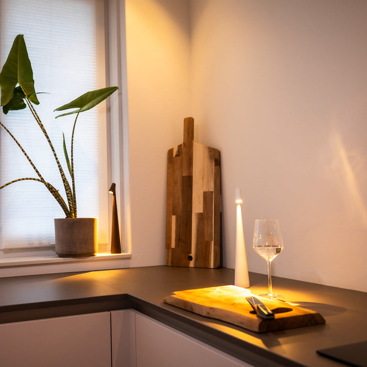 Bezprzewodowa lampa LED na biurko – ściemniana i ładowalna