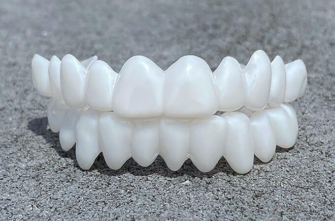 Kosmetyczne Nakładki na Zęby SmileShape – Wielokrotnego Użytku, Elastyczne i Naturalnie Białe | Karnz