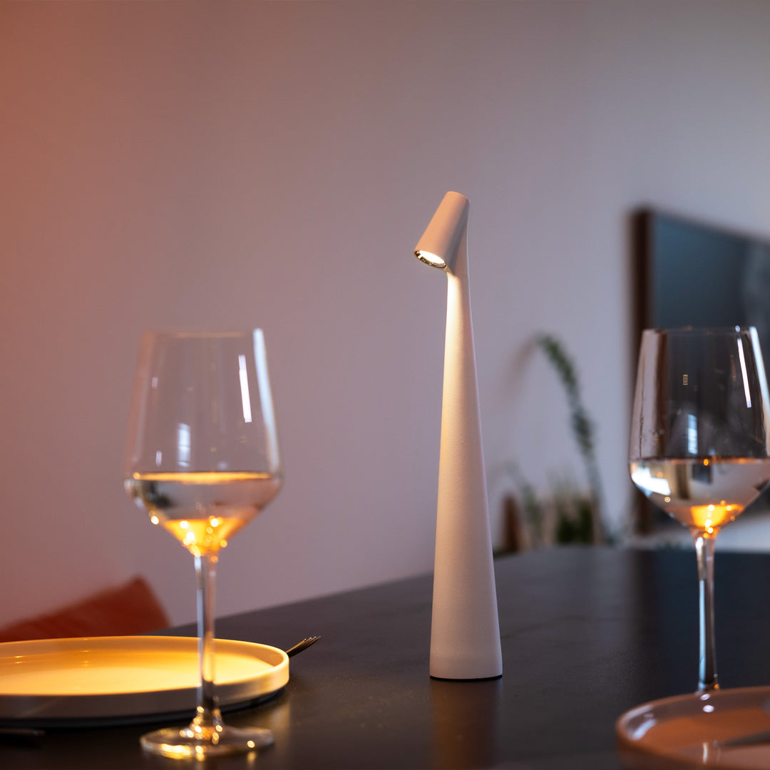 Bezprzewodowa lampa LED na biurko – ściemniana i ładowalna