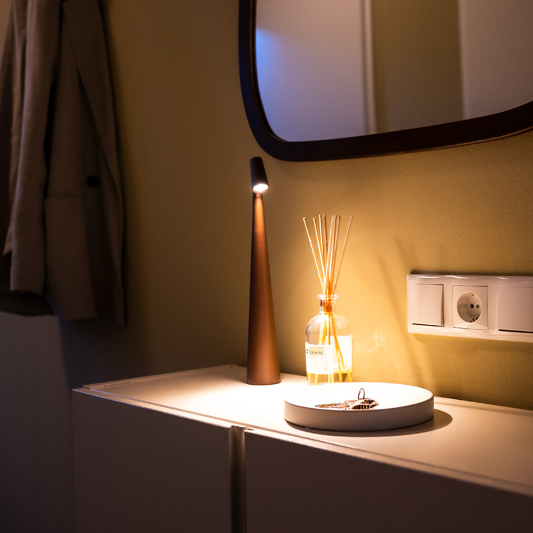 Bezprzewodowa lampa LED na biurko – ściemniana i ładowalna