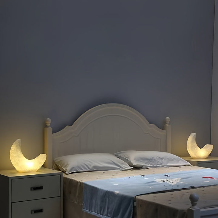 Nocna lampka w kształcie półksiężyca w stylu Art Deco – zasilana bateriami z włącznikiem