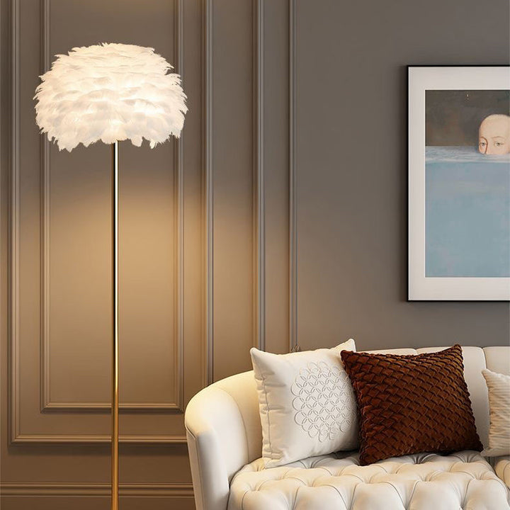 Lampa podłogowa w stylu nordyckim z abażurem z piór i kryształu