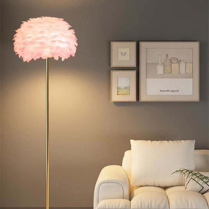Lampa podłogowa w stylu nordyckim z abażurem z piór i kryształu