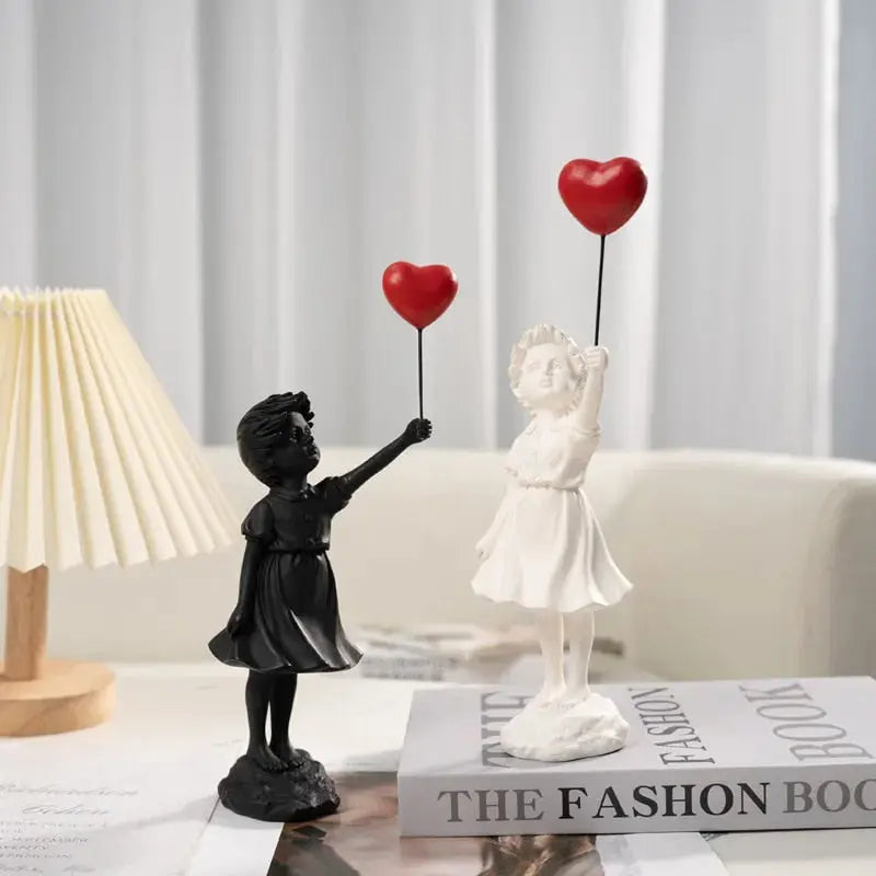 Banksy - Statua „Latająca Dziewczynka z Balonem”