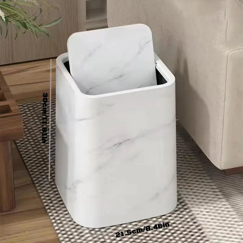 Elegancki kosz na śmieci w marmurowym designie z pokrywą na zawiasach