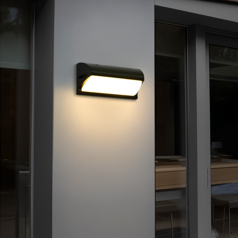 Wodoodporna zewnętrzna lampa LED z czujnikiem ruchu