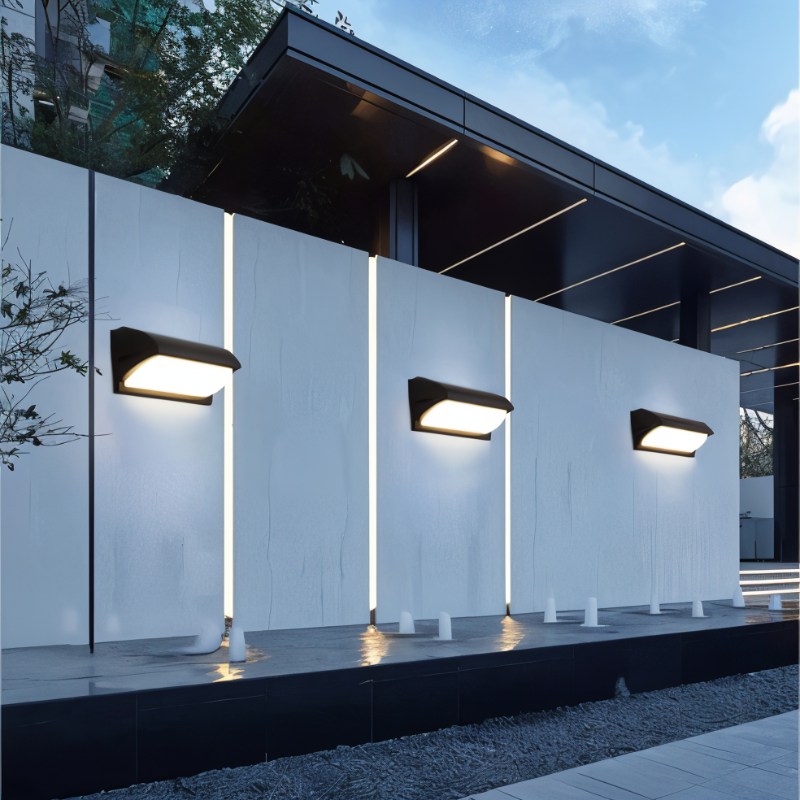 Wodoodporna zewnętrzna lampa LED ścienna z czujnikiem ruchu