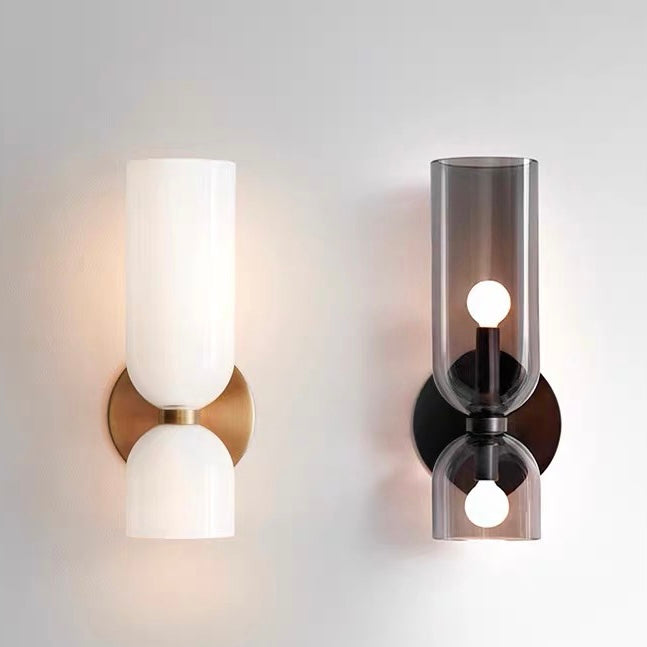 Elegancka lampa ścienna z podwójnymi kloszami