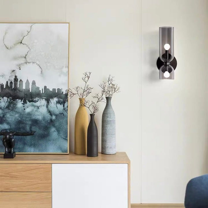 Elegancka lampa ścienna z podwójnymi kloszami