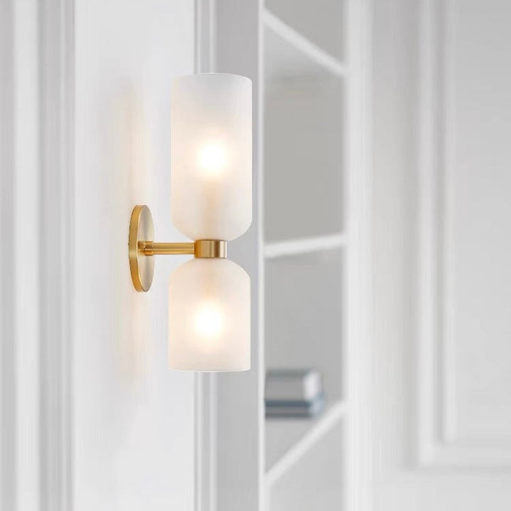 Elegancka lampa ścienna z podwójnymi kloszami