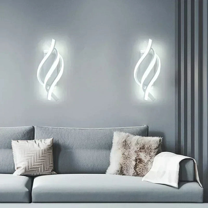 Lampa ścienna w kształcie spirali