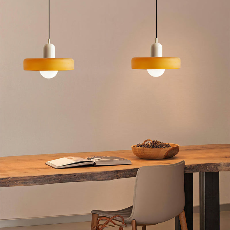 Kolorowa lampa wisząca w stylu Bauhaus - StiloGlas | Karnz