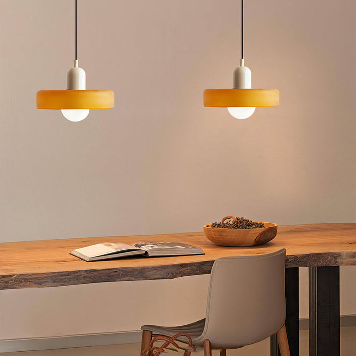 Kolorowa lampa wisząca w stylu Bauhaus - StiloGlas | Karnz