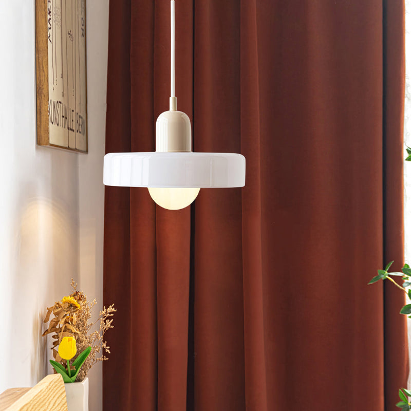 Kolorowa lampa wisząca w stylu Bauhaus - StiloGlas | Karnz