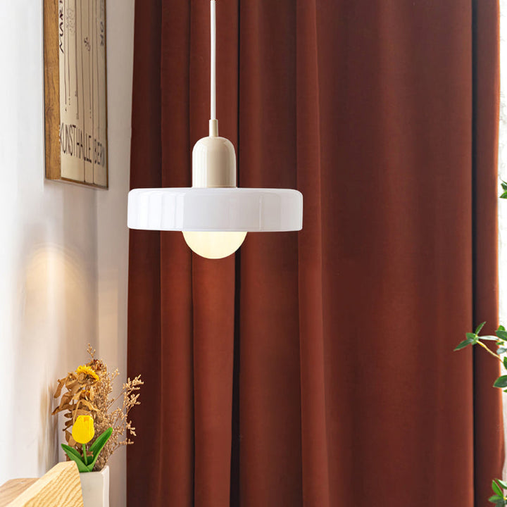 Kolorowa lampa wisząca w stylu Bauhaus - StiloGlas | Karnz