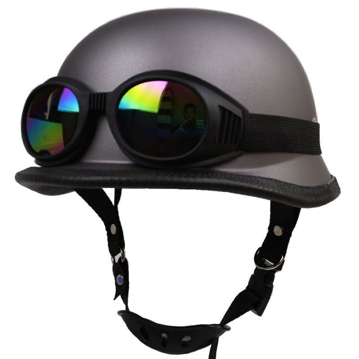 Vintage kask motocyklowy z ochronnymi goglami Karnz