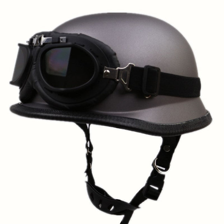 Vintage kask motocyklowy z ochronnymi goglami Karnz