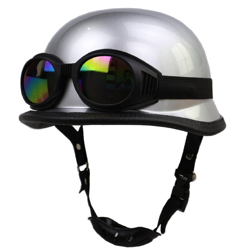 Vintage kask motocyklowy z ochronnymi goglami Karnz