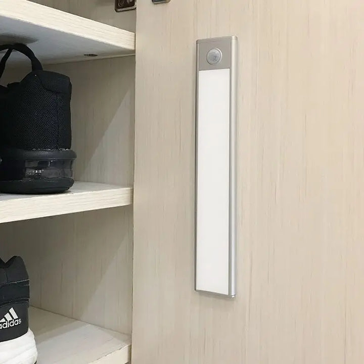 Lampka z czujnikiem ruchu z ładowaniem przez USB
