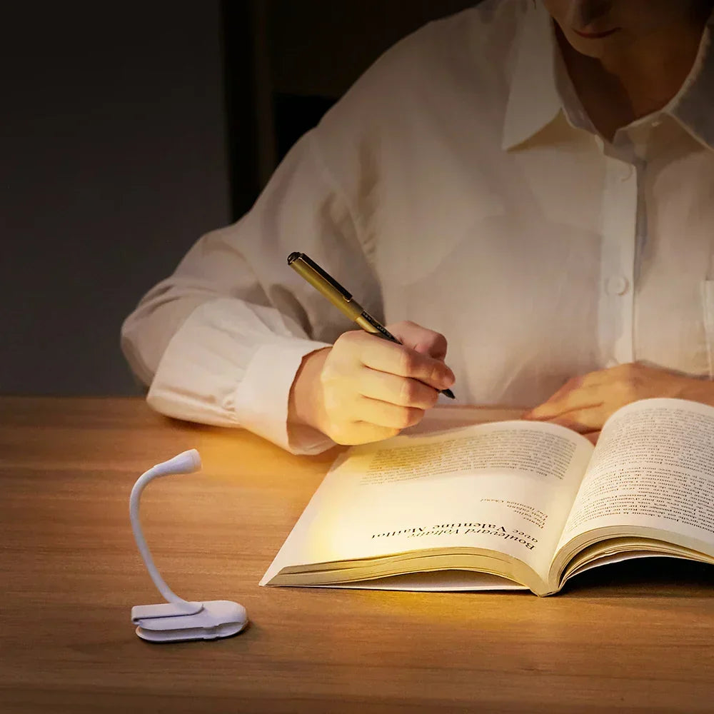 Karnz | Mini Lampka Książkowa - Przenośna Lampka Nocna z Klipsem i Ładowaniem USB, Dimmowalna LED do Sypialni, Ochrona Oczu i Kempingu - Lampka Książkowa z Obracanym Klipsem 360°