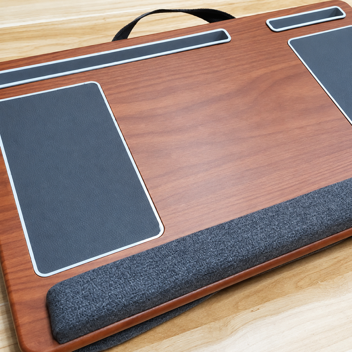 Ergonomiczny stojak na laptopa z podparciem na nadgarstek i schowkami na urządzenia | Karnz