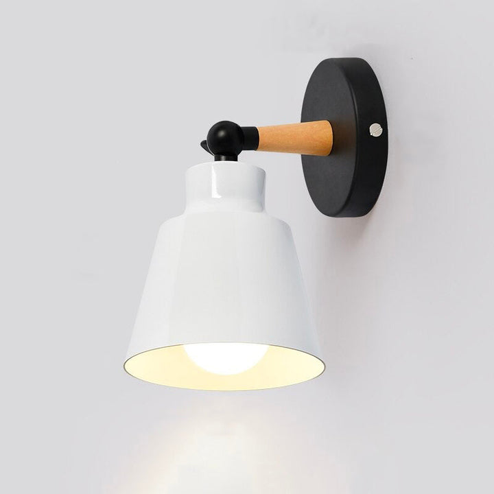 Skandynawska metalowa lampa nocna na ścianę z dotykowym sterowaniem | Karnz