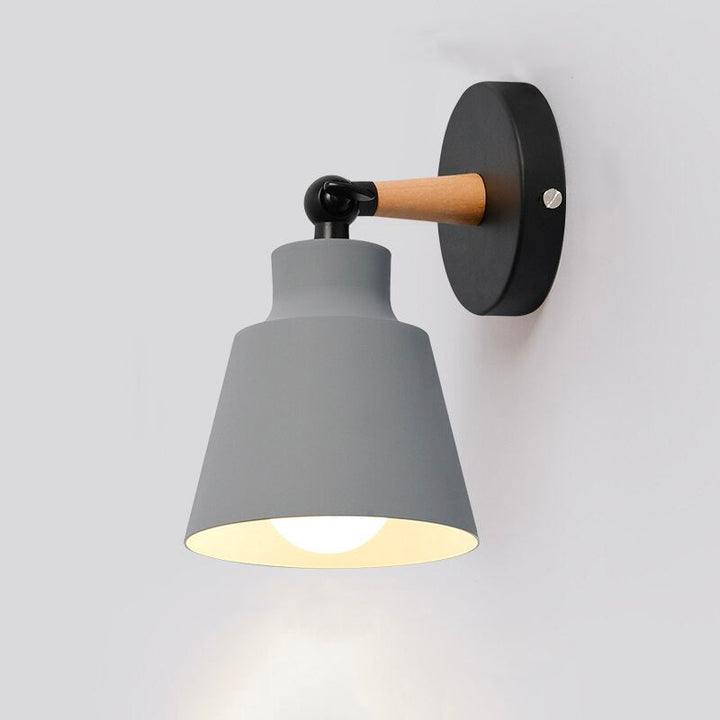 Skandynawska metalowa lampa nocna na ścianę z dotykowym sterowaniem | Karnz