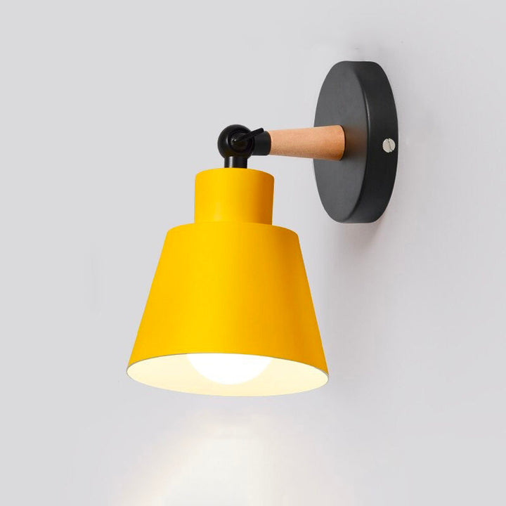 Skandynawska metalowa lampa nocna na ścianę z dotykowym sterowaniem | Karnz