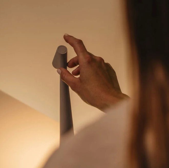 Bezprzewodowa Skandynawska Minimalistyczna Lampa LED na Stół