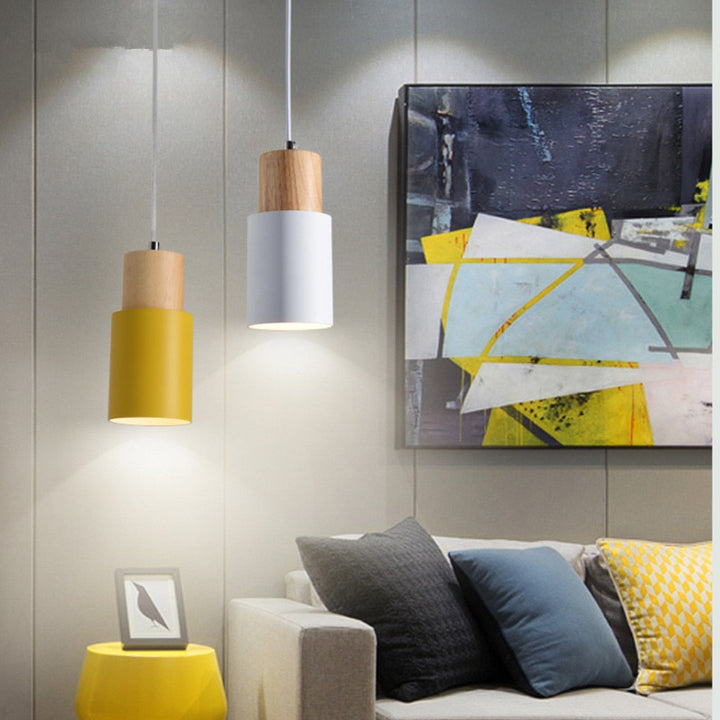 Lampa wisząca z designerską podstawą z nordyckiego drewna