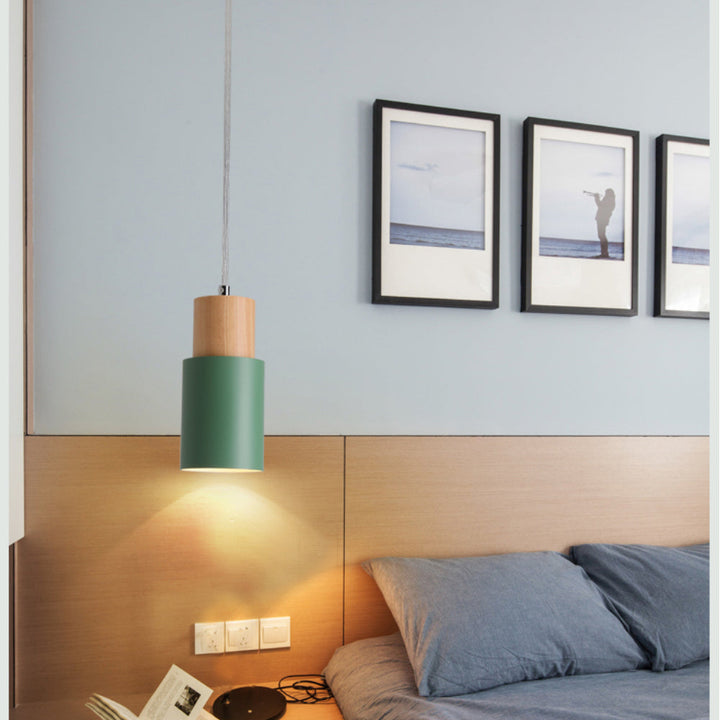 Lampa wisząca z designerską podstawą z nordyckiego drewna
