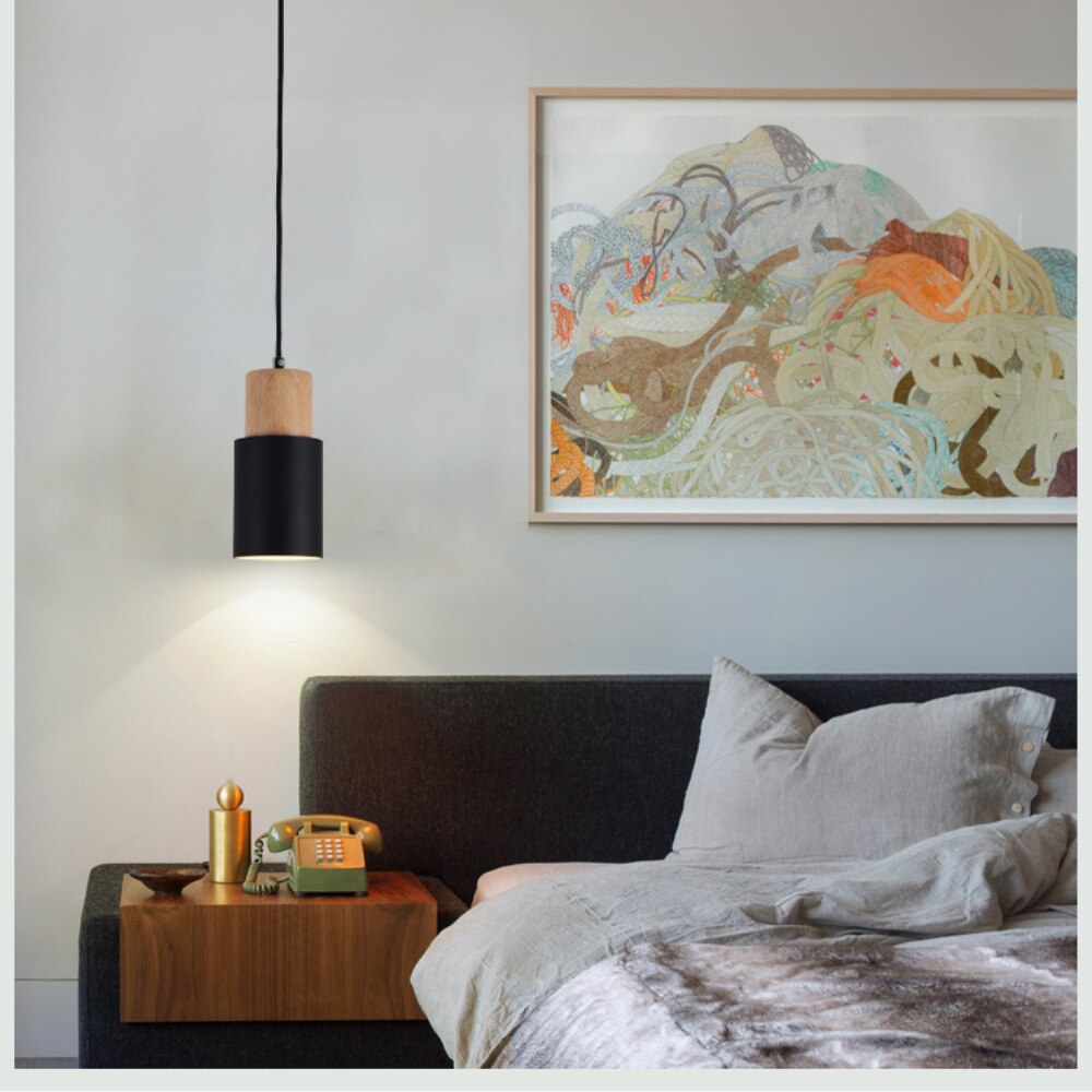 Lampa wisząca z designerską podstawą z nordyckiego drewna